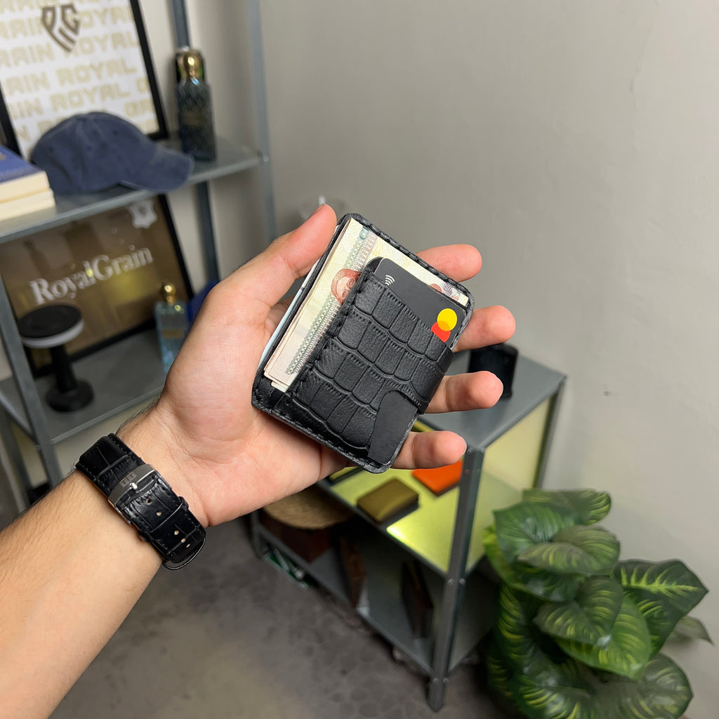 Hybrid Cardholder | Cash & Cards In A Cardholder
